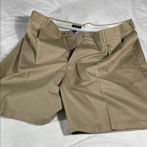 Lands' End mens khaki rugged double pleated expandable 9" chino shorts - size 42 - Picture 8 of 12